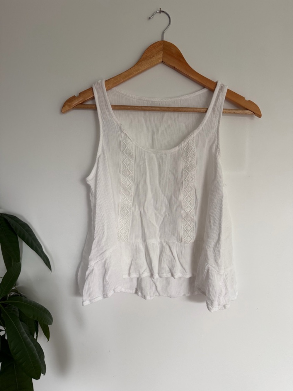 White Boho Tank Top Size Small | Lace Trim Peplum Sleeveless Blouse - Picture 1 of 3